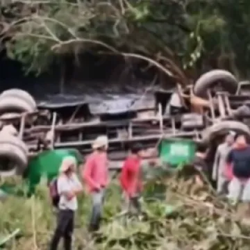 Najmanje 10 mrtvih, među kojima i dijete u stra&scaron;noj autobusnoj nesreći