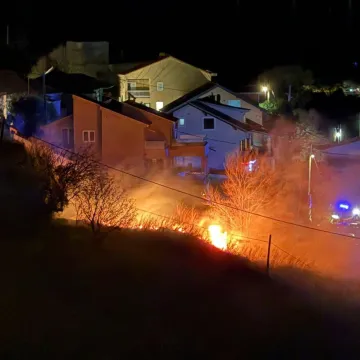 Zamalo katastrofa kod Klisa: Buknuo požar, vatrogasci intervenirali i uputili apel