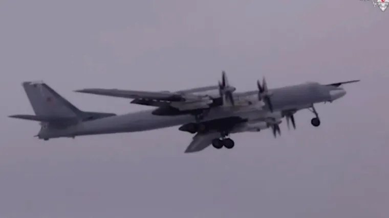 Rusi objavili snimku bombardera u misiji u blizini Europe: NATO članica dignula lovce