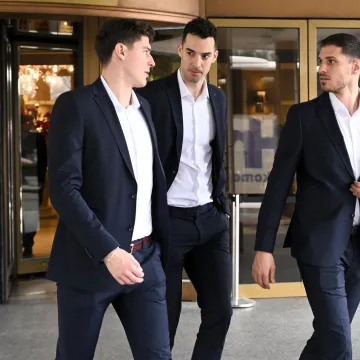 Ovakve rukometa&scaron;e ne viđamo svaki dan! Hrvati odu&scaron;evili izgledom, trenirke zamijenili odijelima