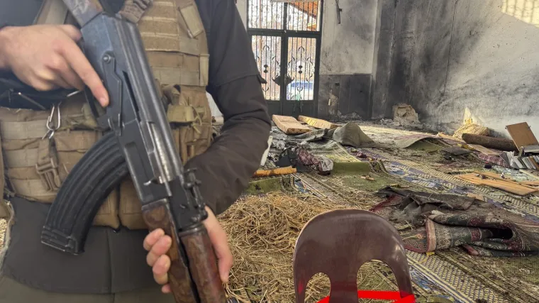 Bomba&scaron;ki napad na džamiju: Ubijeni vjernici tijekom molitve, objavljene prve snimke