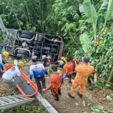 Vozač zaspao za volanom, autobus sletio u provaliju: Mrtvi zarobljeni pod olupinom