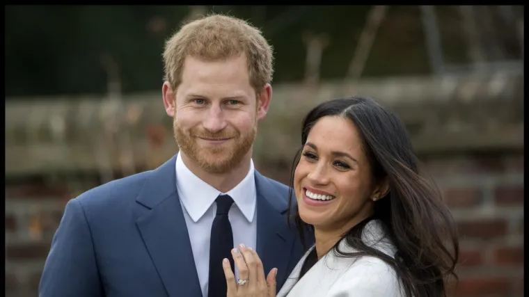 Photoshop ili slučajnost? Detalj na čestitki Harryja i Meghan zbunio i nasmijao pratitelje