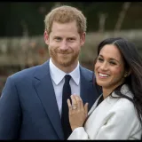 Photoshop ili slučajnost? Detalj na čestitki Harryja i Meghan zbunio i nasmijao pratitelje