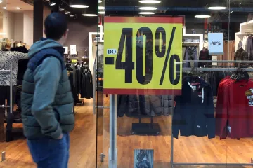 Hrvati bez pardona o sezonskim sniženjima: 'Neka snize cijene hrane, krpica imamo previ&scaron;e'