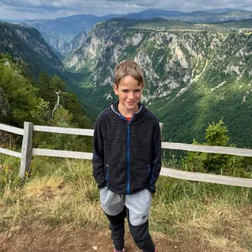 HGSS moli pomoć: Ako ste vidjeli Marka (11) odmah javite, udaljio se od obitelji u Općini Draž