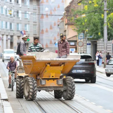 Tko će raditi? Svi očajnički traže radnike, a raste neprijateljstvo prema migrantima