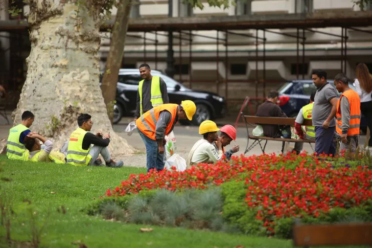 Tko će raditi? Svi očajnički traže radnike, a raste neprijateljstvo prema migrantima