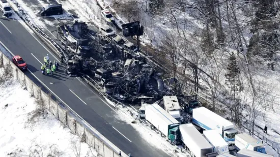 Potresni prizori apokalipse na autocesti: Sudarilo se 50 vozila, a onda je krenuo požar...