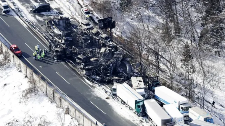 Potresni prizori apokalipse na autocesti: Sudarilo se 50 vozila, a onda je krenuo požar...