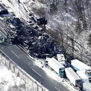 Potresni prizori apokalipse na autocesti: Sudarilo se 50 vozila, a onda je krenuo požar...