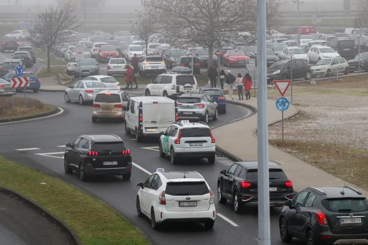 Jo&scaron; malo do Thompsonovog koncerta u zagrebačkoj Areni: Promet se pojačava, fanovi pristižu