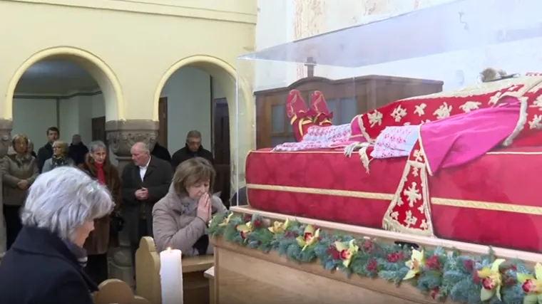 Vjernici u Kra&scaron;iću opra&scaron;taju se od Stepinca: Relikvija će se sutra zaustaviti na posebnom mjestu