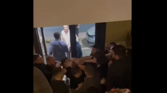 Tučnjava izbila u poznatom lokalu: Halid svirao, oni se mlatili, sve je zabilježila kamera