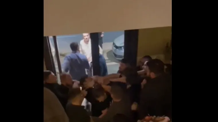 Tučnjava izbila u poznatom lokalu: Halid svirao, oni se mlatili, sve je zabilježila kamera