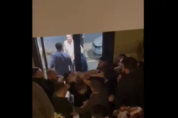 Tučnjava izbila u poznatom lokalu: Halid svirao, oni se mlatili, sve je zabilježila kamera