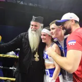 U Zvorniku održana revija ženskog boksa, pop bacio selfi sa zvijezdom večeri