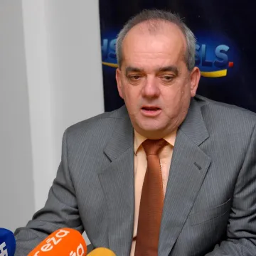 Ugledni član Gradskog vijeća Bjelovara pijan se zabio u stablo, oglasila se policija