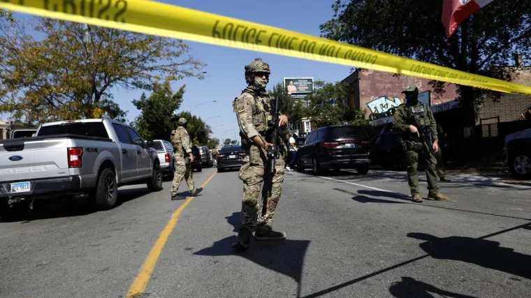 Izre&scaron;etali ih nasred ulice dok su ulazili u auto: Jedan preminuo u bolnici, trojica ranjena