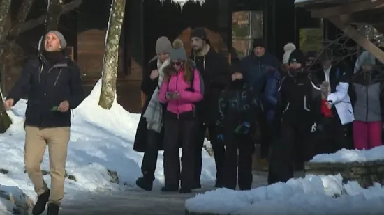 Snijeg rasprodao Plitvice za Novu godinu, a goste iz Dalekih zemalja osvojio i lokalni specijalitet