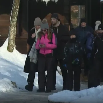 Snijeg rasprodao Plitvice za Novu godinu, a goste iz Dalekih zemalja osvojio i lokalni specijalitet