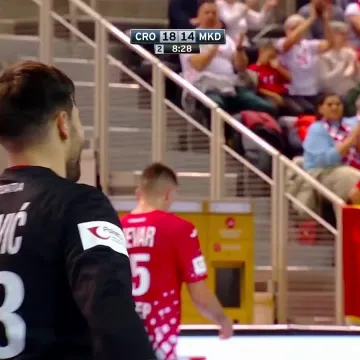 Dino Slavić nastavlja vratarsku simofniju: Važna obrana prvog čovjeka Hrvatske