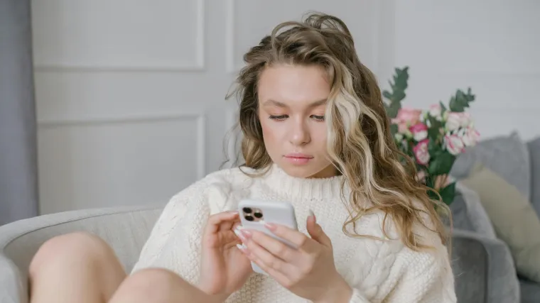 Samo joj je 35, a već je 15 godina usamljena: 'Jako se bojim da će me ljudi osuđivati'