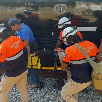 Vlak iskočio iz tračnica! Najmanje 13 mrtvih i skoro 100 ozlijeđenih