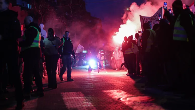 Masovna tuča u Srbiji: Borac ležao na podu, publika upala u ring koji je izgledao kao boji&scaron;te