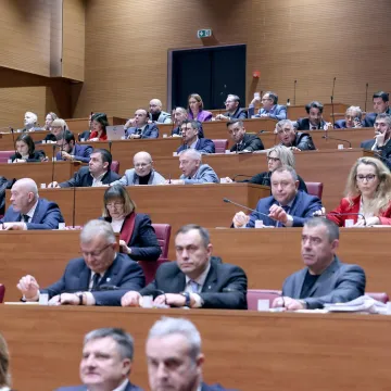 Plaća im sjeda na račun, a u Saboru se nisu javili ni jednom! Evo o kome je riječ