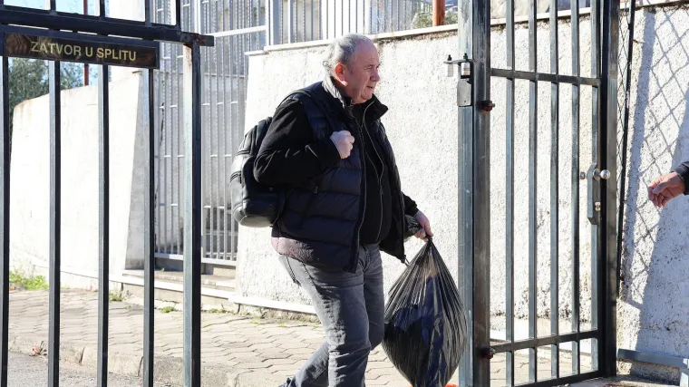 Kerum s crnom vrećom u ruci iza&scaron;ao iz zatvora: Evo tko ga je dočekao