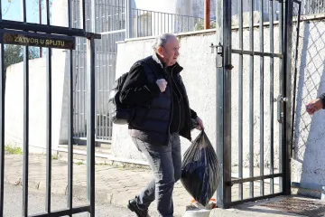 Kerum s crnom vrećom u ruci izašao iz zatvora: Evo tko ga je dočekao