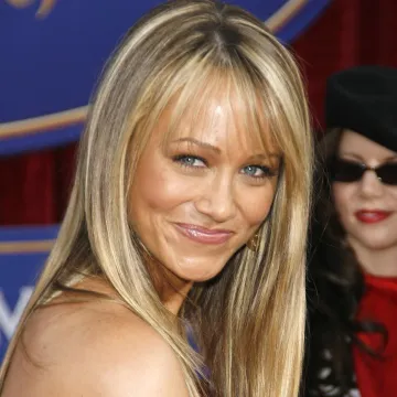 Sjećate se seksipilne Bonnie iz 'Prijatelja'? Danas blista u braku s Benom Stillerom