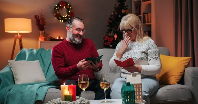 Dobra novogodi&scaron;nja čestitka ima posebnu moć: Pripremili smo popis 75 najljep&scaron;ih, upotrijebite ih