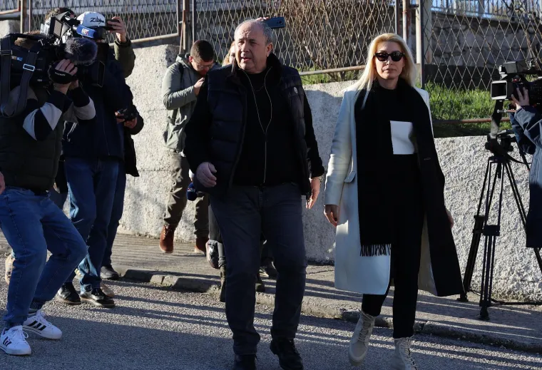 Keruma pred zatvorom čekao Mercedes, njegov govor postao hit: 'Pozdravljam Srbina, Turčina...'