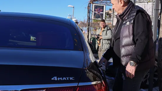 Keruma pred zatvorom čekao Mercedes, njegov govor postao hit: 'Pozdravljam Srbina, Turčina...'