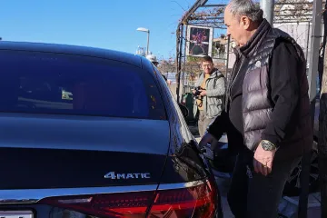 Keruma pred zatvorom čekao Mercedes, njegov govor postao hit: 'Pozdravljam Srbina, Turčina...'