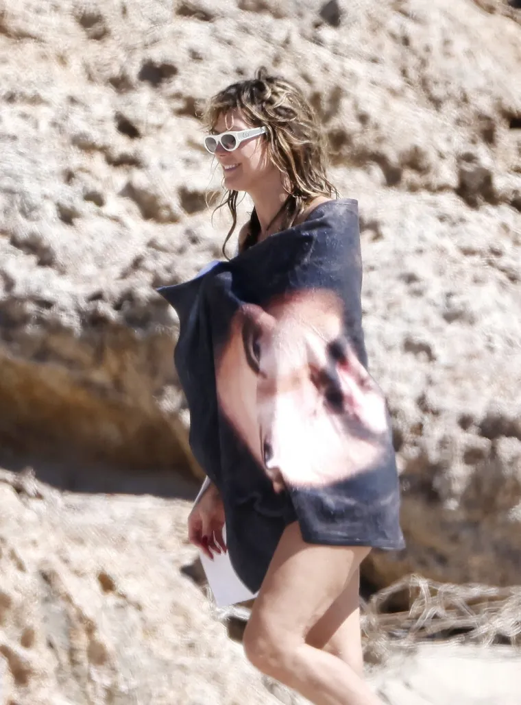 Ma koje godine? Heidi Klum u bikiniju na Karibima izgleda bolje nego ikad