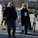 Dala mu pusu, ali izraz lica sve je rekao: Dotjerana Fani dočekala Keruma ispred zatvora