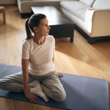 Pet jednostavnih, ali učinkovitih vježbi za borbu protiv nadutosti nakon blagdana