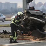 Auto smrskan do neprepoznatljivosti, dijelovi razasuti po cesti: Horor prizori u Velikoj Gorici