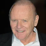 Anthony Hopkins progovorio o ovisnosti: Skoro poginuo, a danas slavi važnu obljetnicu