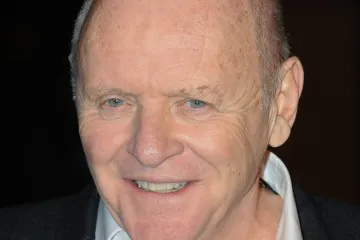 Anthony Hopkins progovorio o ovisnosti: Skoro poginuo, a danas slavi važnu obljetnicu