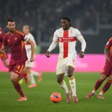 Klub im pobjeđuje, a oni slave trenera protivnika