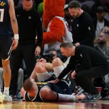 Pogledajte trenutak koji je &scaron;okirao Srbiju i NBA: Jokić se ozlijedio na potpuno bizaran način