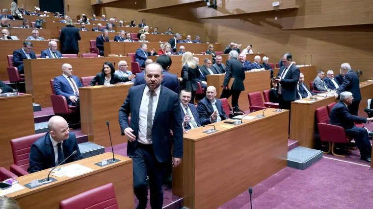 Nije dobro! 'Sklizak teren' bili su putni nalozi, a evo koje su stranke bile u najvećem manjku