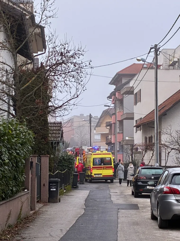 Buktinja digla sve službe na noge, mu&scaron;karac s te&scaron;kim opeklinama odvezen u bolnicu