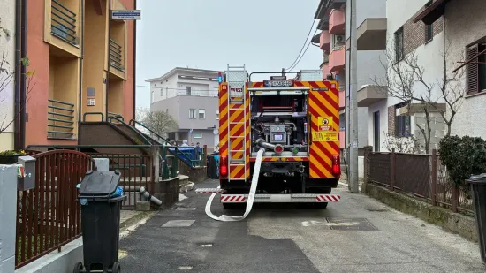 Buktinja digla sve službe na noge, mu&scaron;karac s te&scaron;kim opeklinama odvezen u bolnicu