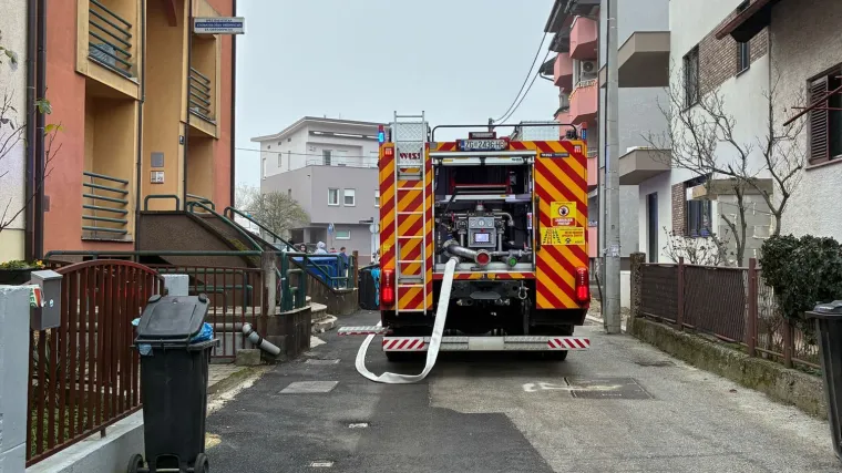 Buktinja digla sve službe na noge, mu&scaron;karac s te&scaron;kim opeklinama odvezen u bolnicu