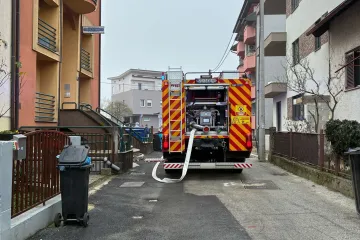Buktinja digla sve službe na noge, mu&scaron;karac s te&scaron;kim opeklinama odvezen u bolnicu
